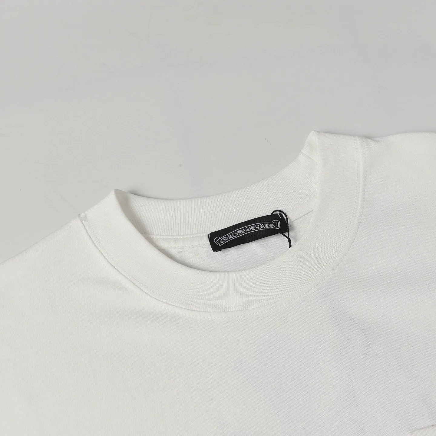 🅿️170 Chrome hearte/Chrome heart ch 25ss early spring new Sanskrit printed short-sleeved T-shirt. A must-have item for daily commuting for men and women in light luxury. The correct version is welcome to compare. Detailed features: ·280 grams of 100% pure cotton double yarn jersey fabric. ·Custom-dyed in the same vat with special thickened 32 counts of double-strand 1x1 thread. ·Double-needle cross-stitch technology. ·Original main mark washed hangtag. Color: black white. Size: XS-L